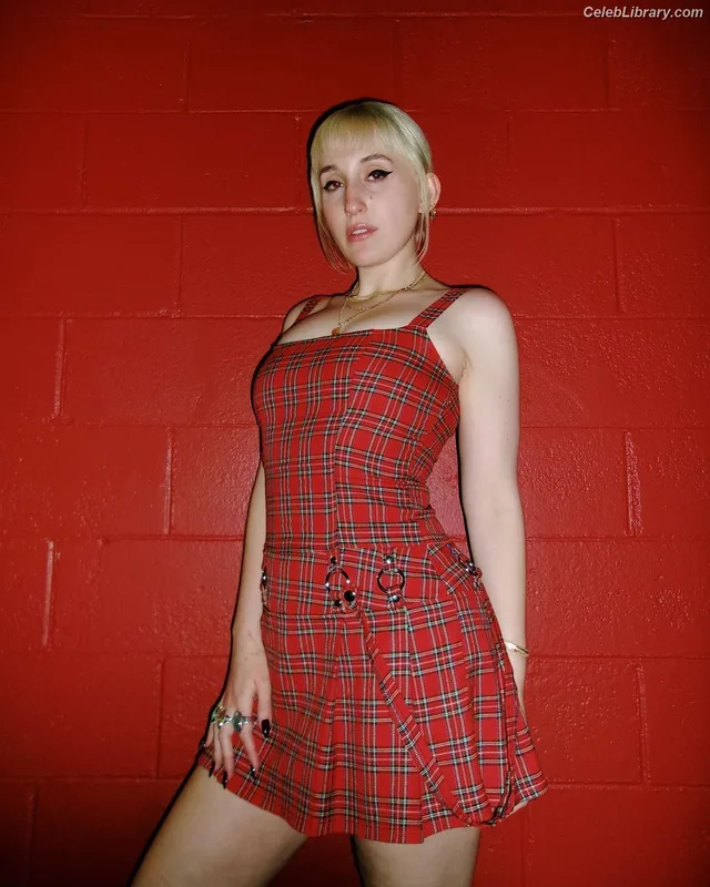 Harley Quinn Smith photo 23 of 500