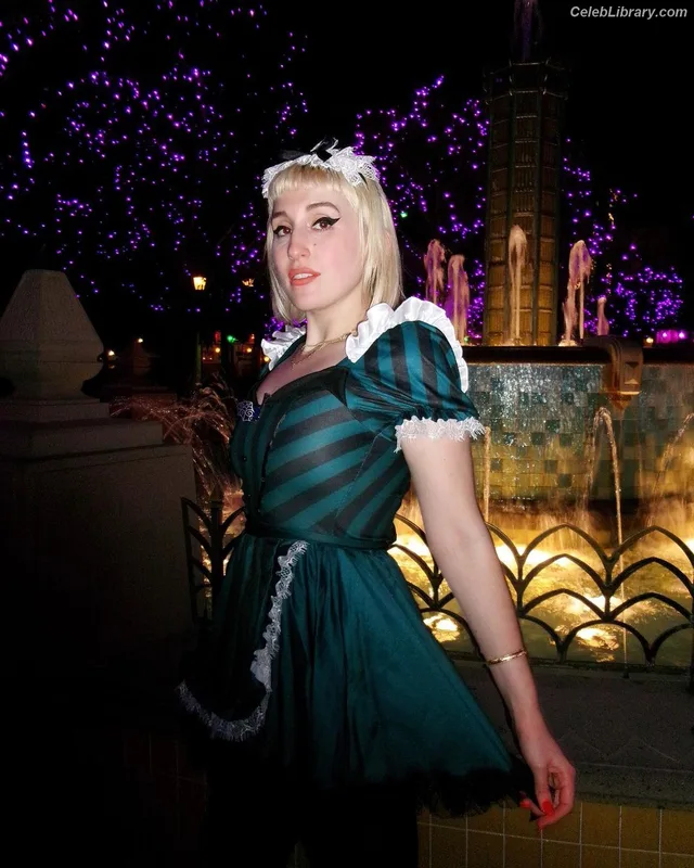 Harley Quinn Smith photo 5 of 500