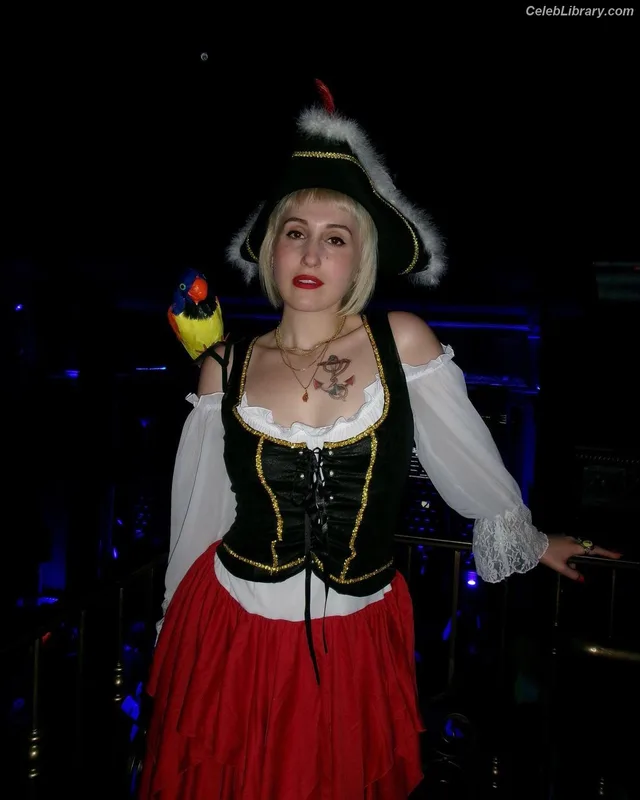 Harley Quinn Smith photo 9 of 500