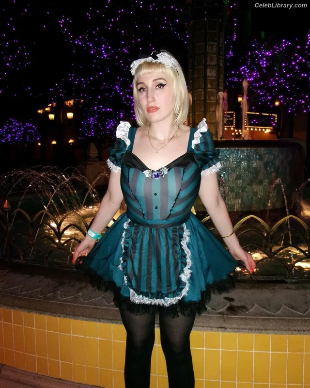 Harley Quinn Smith photo 11 of 500