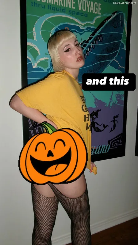 Harley Quinn Smith photo 13 of 500