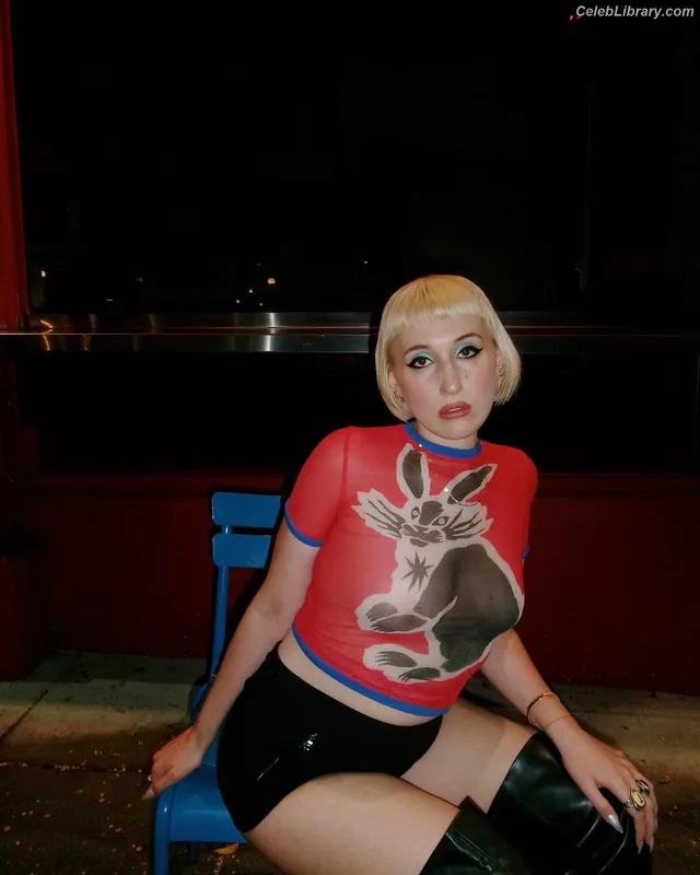 Harley Quinn Smith photo 18 of 500