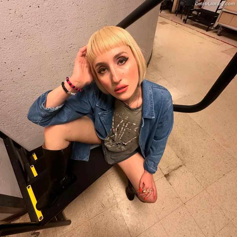 Harley Quinn Smith photo 21 of 500