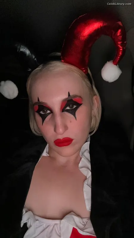 Harley Quinn Smith photo 8 of 500