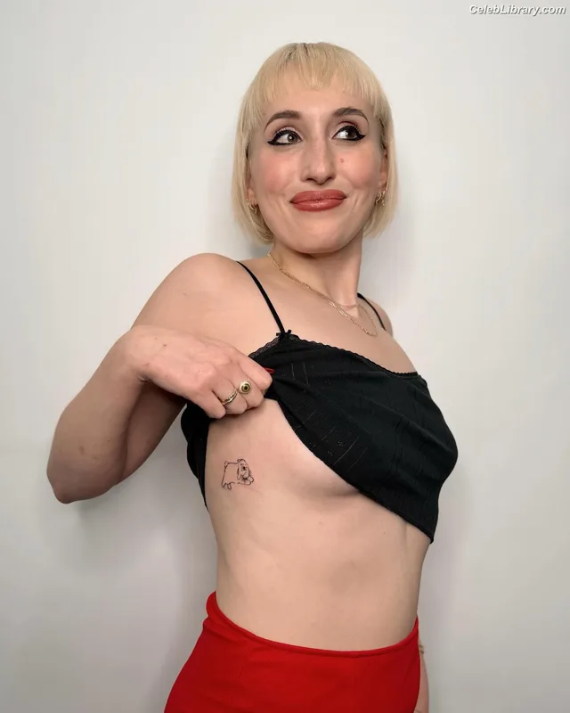 Harley Quinn Smith photo 17 of 500