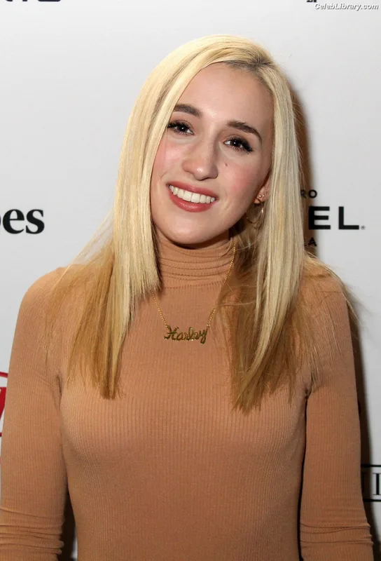 Harley Quinn Smith photo 23 of 500