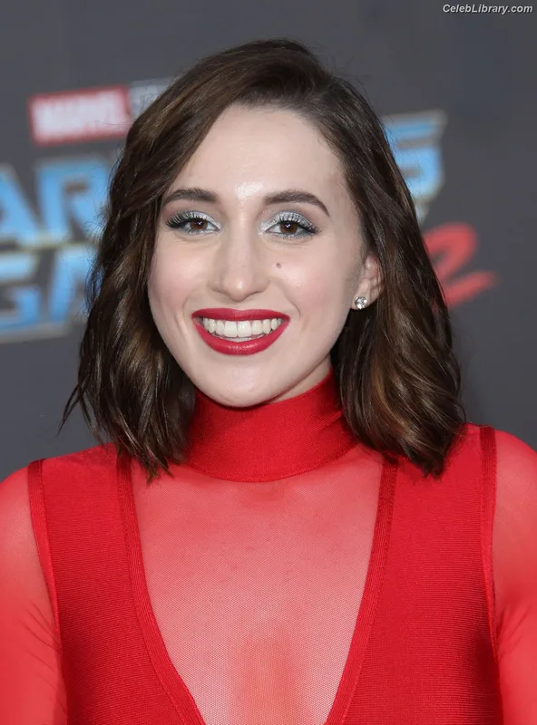 Harley Quinn Smith photo 1 of 500