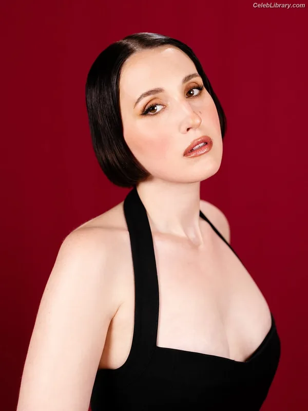 Harley Quinn Smith photo 6 of 500