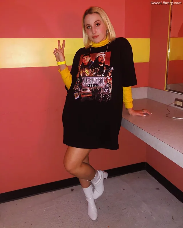 Harley Quinn Smith photo 21 of 500