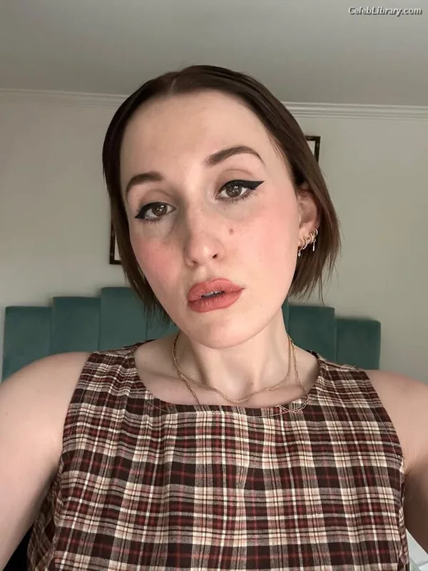 Harley Quinn Smith photo 24 of 500