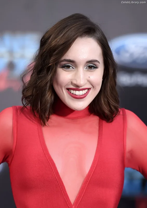 Harley Quinn Smith photo 10 of 500