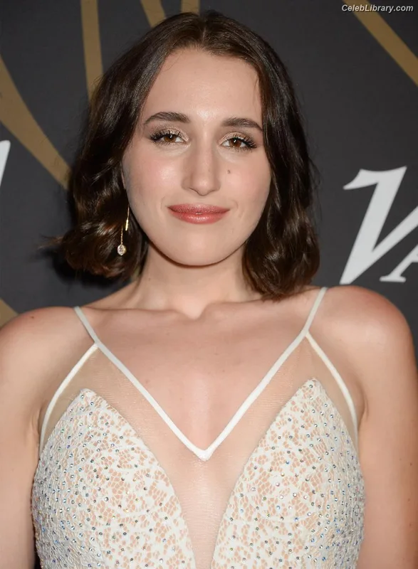 Harley Quinn Smith photo 18 of 500