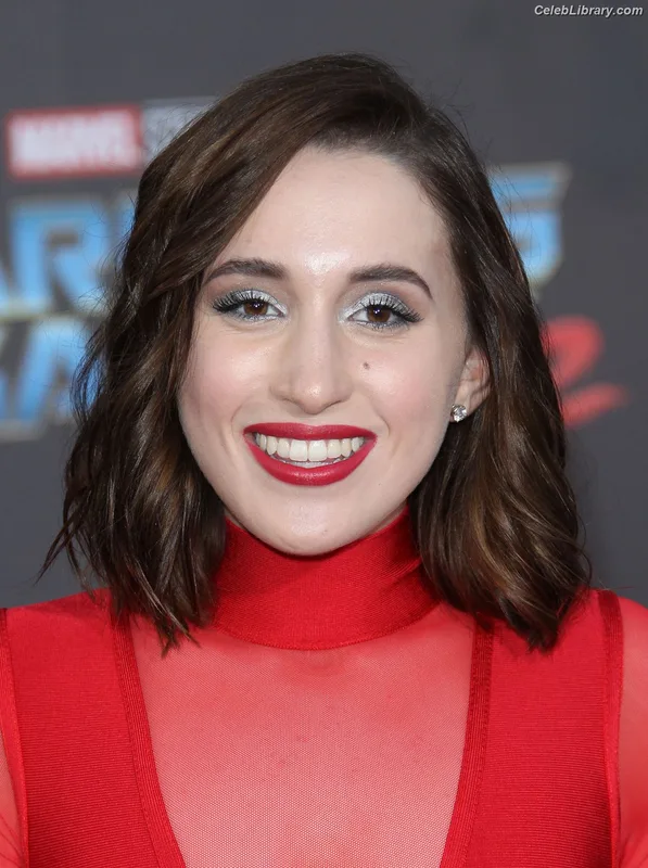 Harley Quinn Smith photo 4 of 500
