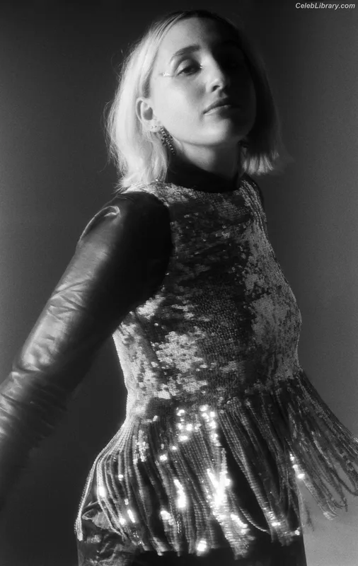 Harley Quinn Smith photo 15 of 500
