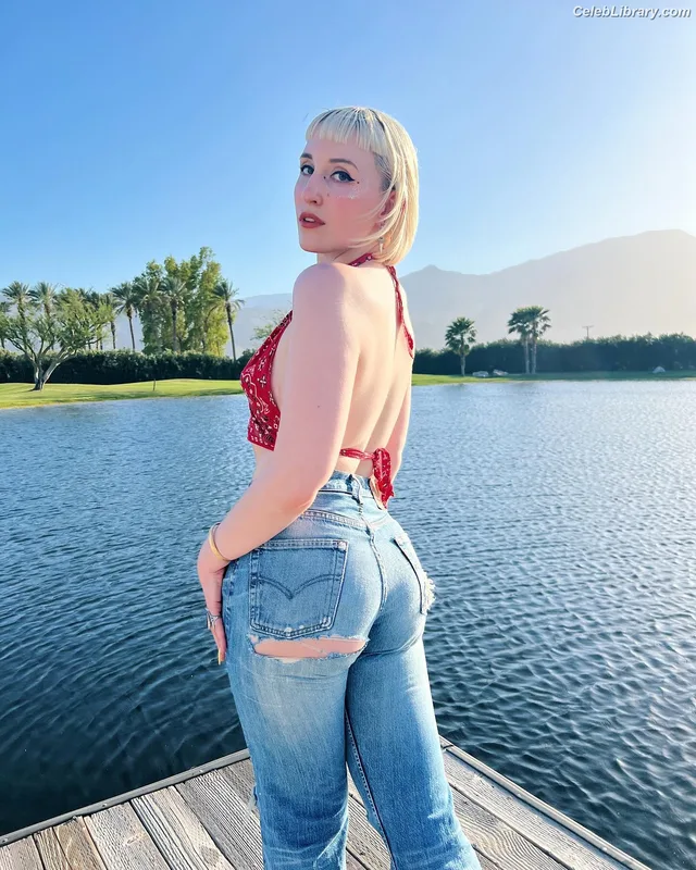 Harley Quinn Smith photo 21 of 500