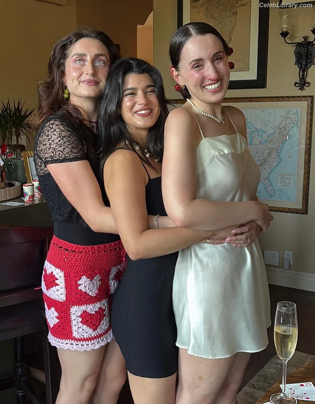 Harley Quinn Smith photo 6 of 500
