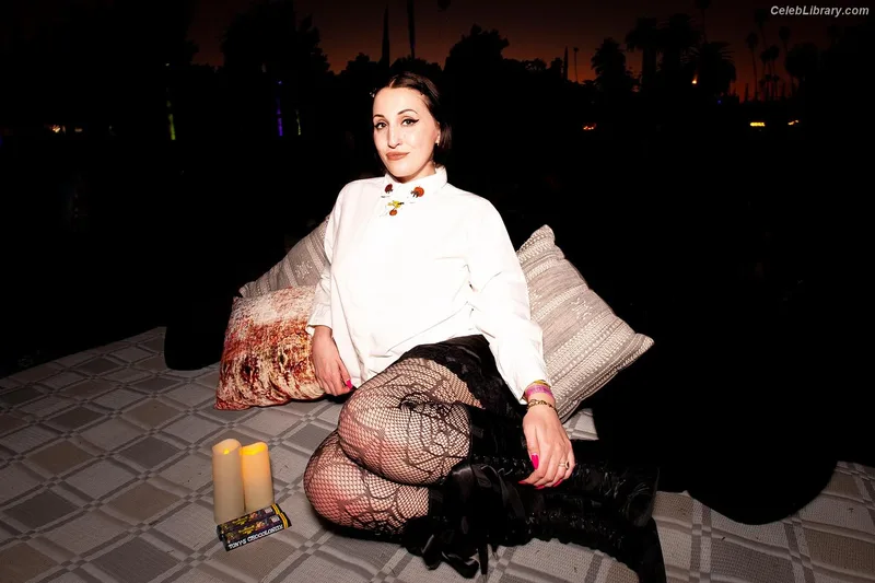 Harley Quinn Smith photo 23 of 500