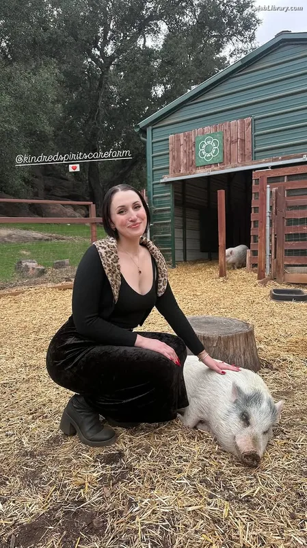 Harley Quinn Smith photo 13 of 500