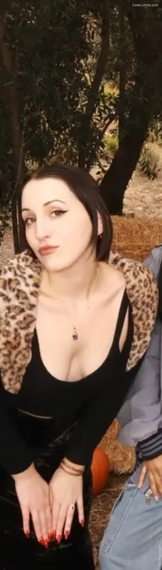 Harley Quinn Smith photo 16 of 500