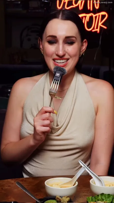 Harley Quinn Smith photo 20 of 500
