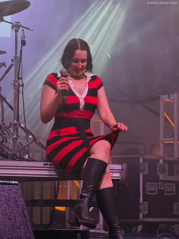 Harley Quinn Smith photo 23 of 500