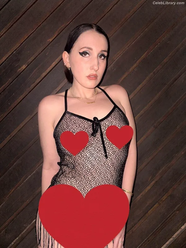 Harley Quinn Smith photo 15 of 500