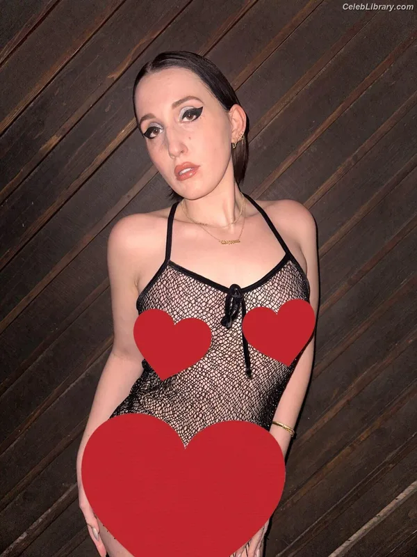 Harley Quinn Smith photo 16 of 500