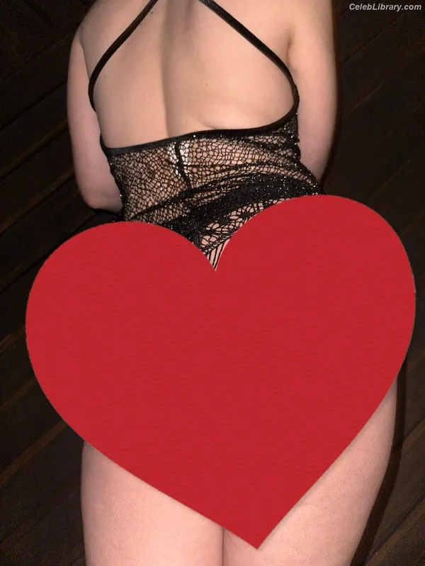 Harley Quinn Smith photo 17 of 500