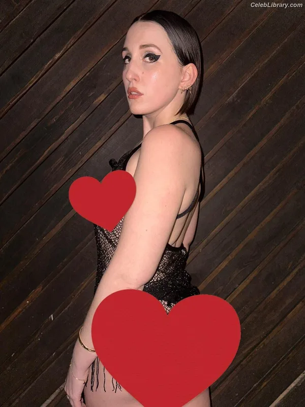 Harley Quinn Smith photo 18 of 500