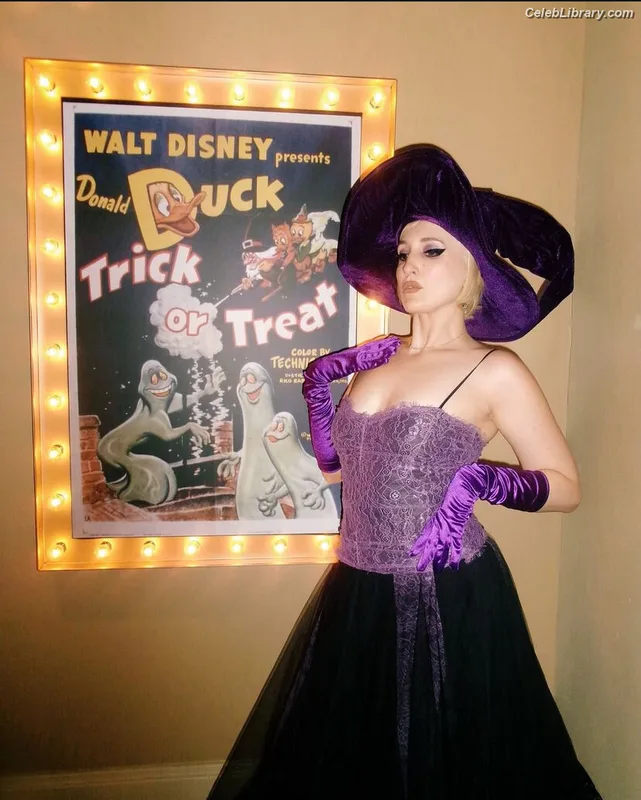 Harley Quinn Smith photo 19 of 500