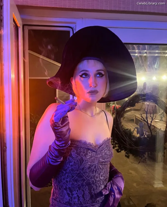 Harley Quinn Smith photo 20 of 500