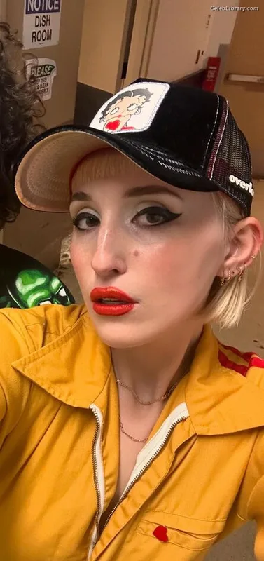 Harley Quinn Smith photo 22 of 500
