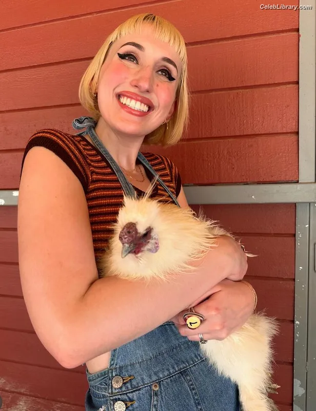 Harley Quinn Smith photo 23 of 500