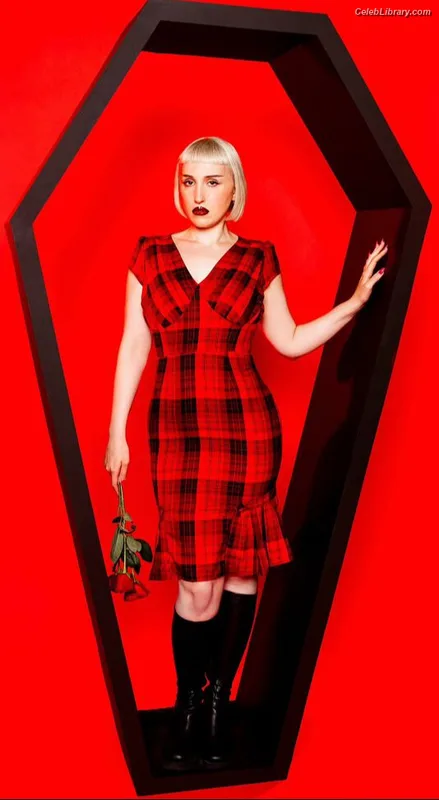 Harley Quinn Smith photo 7 of 500