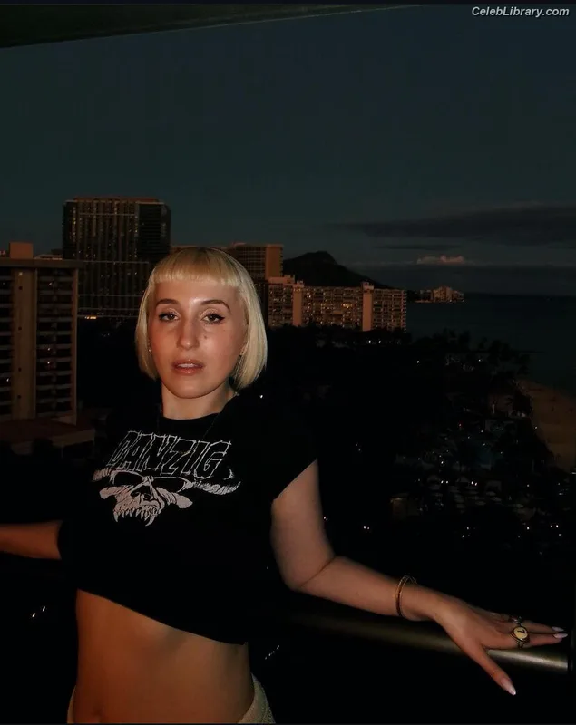 Harley Quinn Smith photo 16 of 500
