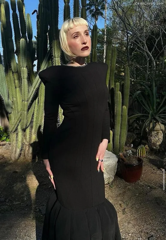Harley Quinn Smith photo 18 of 500