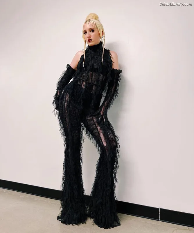 Harley Quinn Smith photo 21 of 500