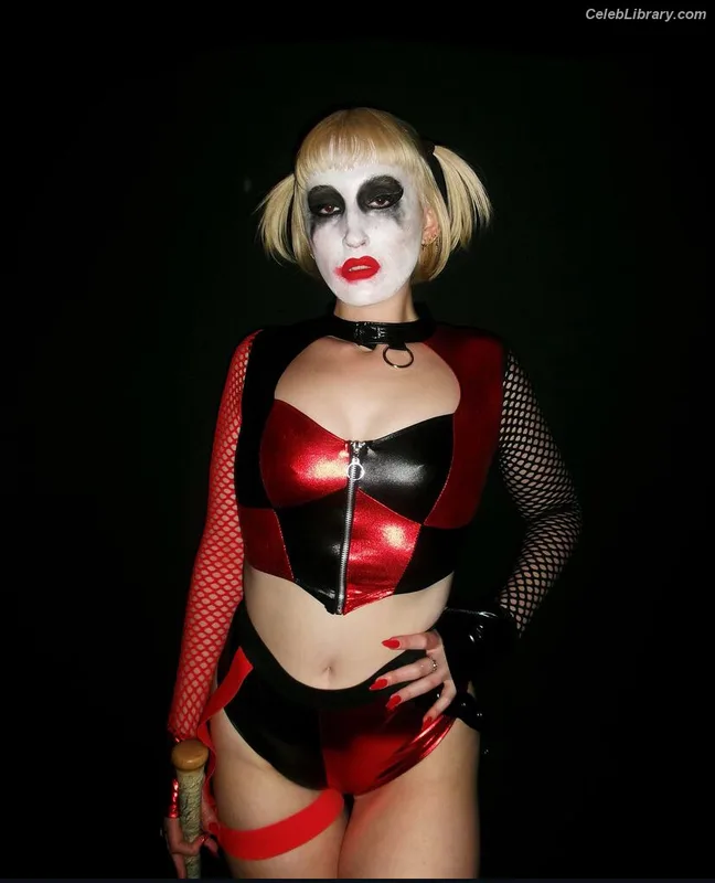 Harley Quinn Smith photo 1 of 500