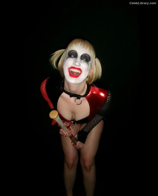 Harley Quinn Smith photo 2 of 500