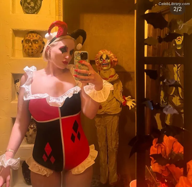 Harley Quinn Smith photo 4 of 500