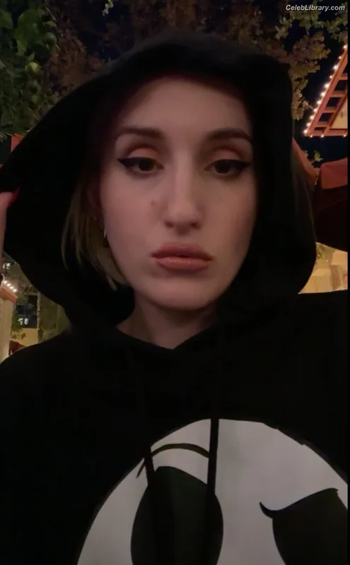 Harley Quinn Smith photo 12 of 500