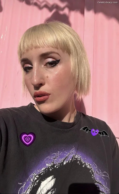 Harley Quinn Smith photo 13 of 500