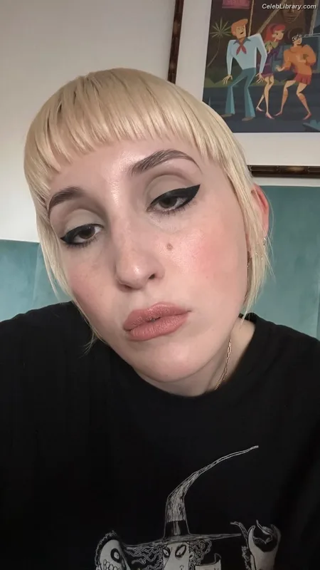 Harley Quinn Smith photo 15 of 500
