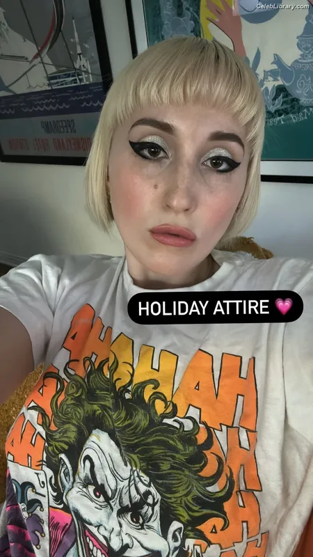 Harley Quinn Smith photo 1 of 500