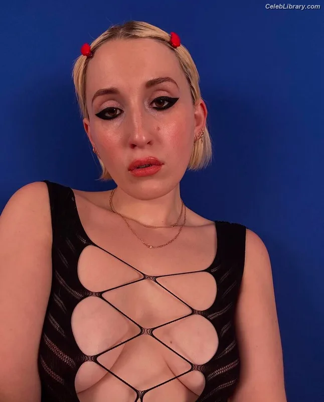 Harley Quinn Smith photo 6 of 500