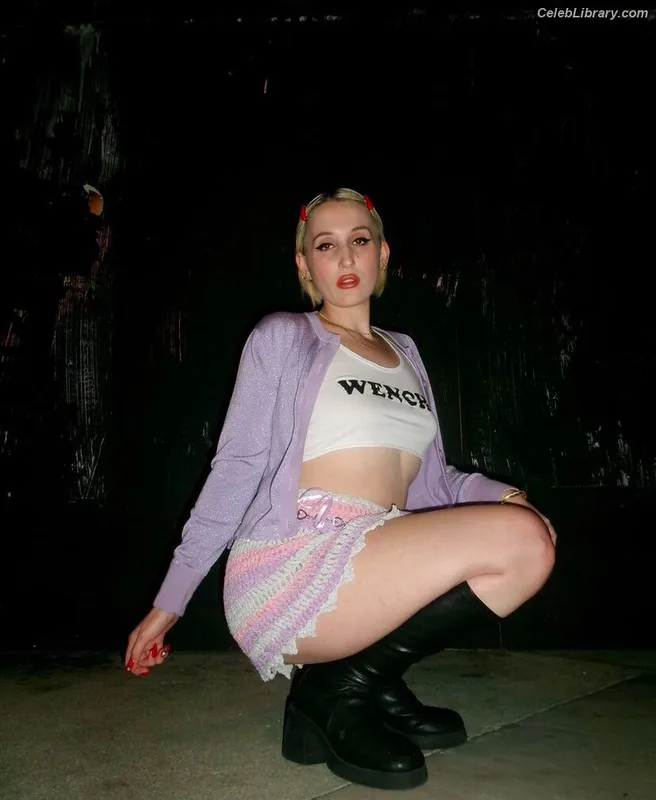 Harley Quinn Smith photo 13 of 500