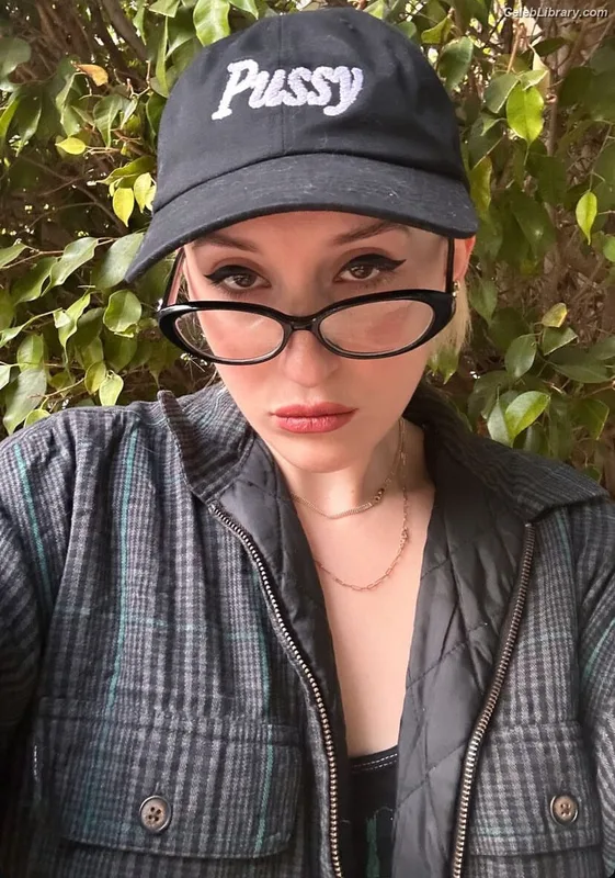 Harley Quinn Smith photo 14 of 500