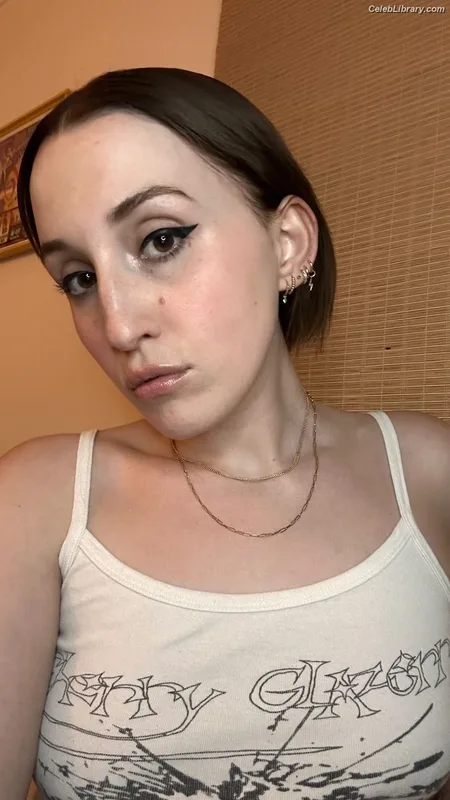 Harley Quinn Smith photo 16 of 500