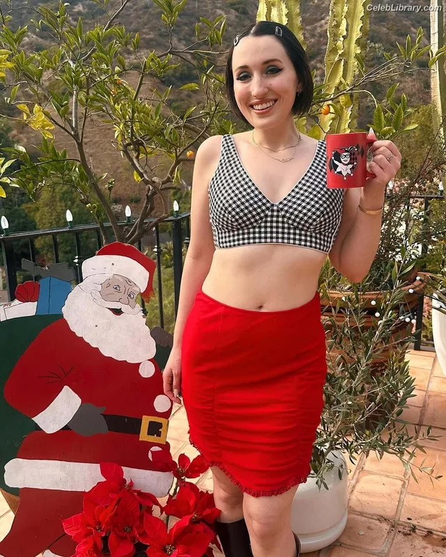 Harley Quinn Smith photo 23 of 500