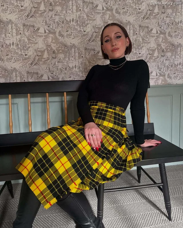 Harley Quinn Smith photo 24 of 500